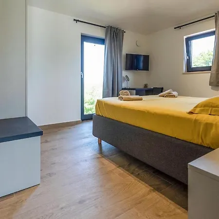 4 Bedroomawesome In Feriehus Umag