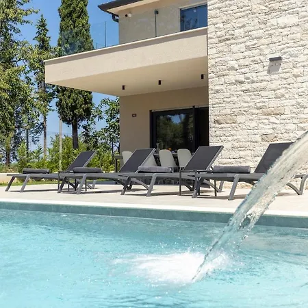 4 Bedroomawesome In *
